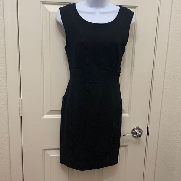 French Connection Dresses & Skirts - French Connection Size 8 Little Black Dress Scoop Neck Short Sleeve Slimming